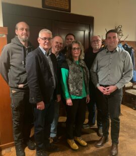 Der neu gewählte SPD-Ortsvereinsvorstand (von rechts: Denny Hitzeroth, Jürgen Lahrmann, Sylvia Rexin-Kujus, Florian Lüdtke, Matthias Graner, Andreas Ude, Jan Friemann) Auf dem Bild fehlt Steven Illgas.